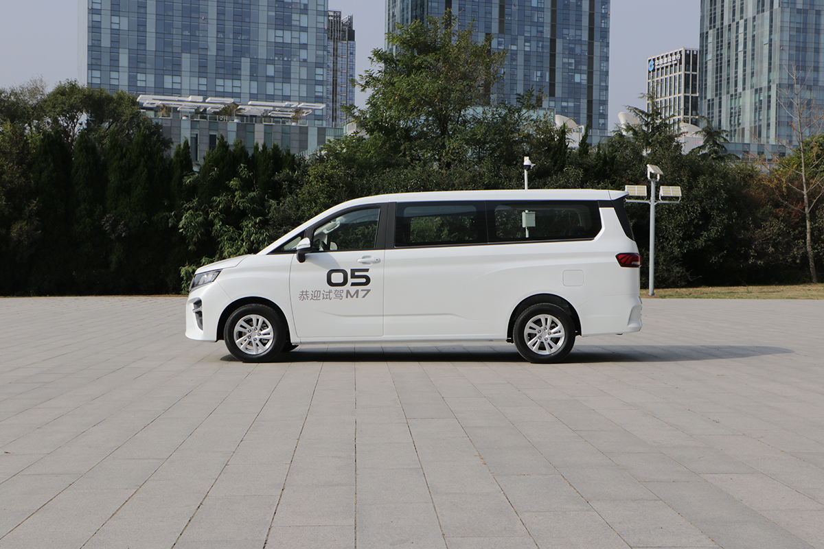 品牌首款mpv车型北汽制造王牌m7预售618万元起