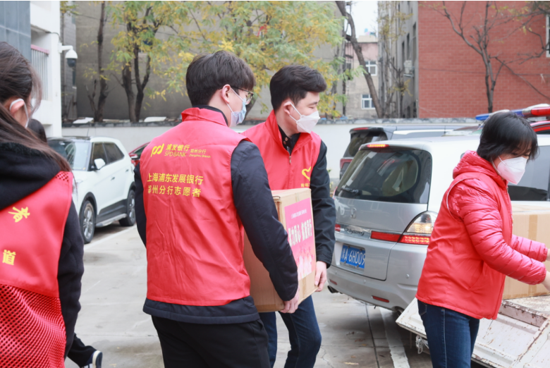 聚力同心 抗疫同行 浦发银行郑州分行积极开展联合志愿者活动__财经