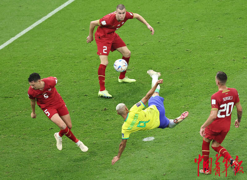 画了一双很大的眼睛