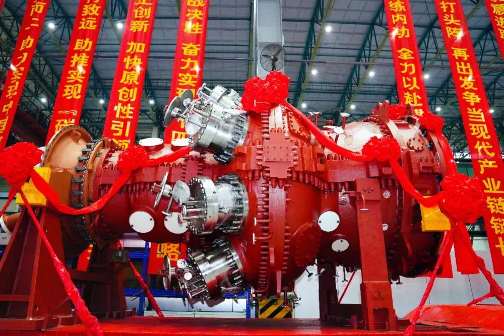 国产F级50兆瓦重型燃气轮机。东方电气集团供图，新华社发