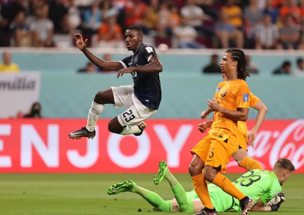 常年混迹于低级别联赛，他从未放弃，昨夜他一战成名