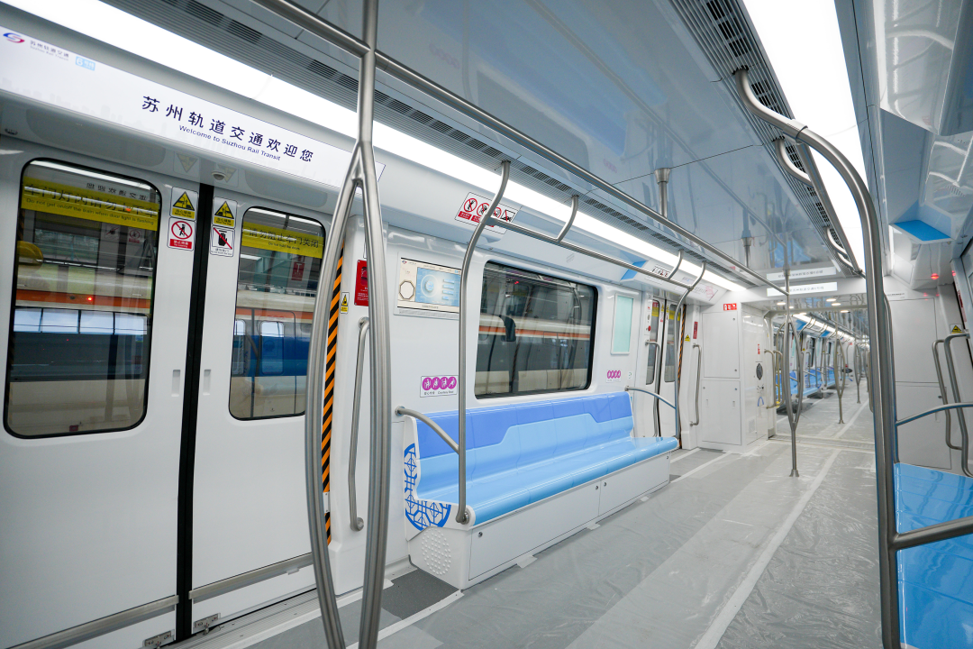 11月26日,苏州轨道交通6号线首列电客车接车仪式在浒墅关车辆段举行.