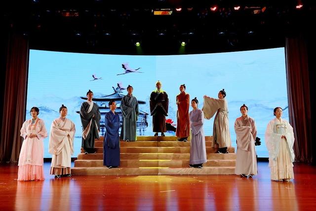 演出圆满成功!《天回》被搬上舞台带你穿越|天回医简|天回|舞台剧_新浪新闻