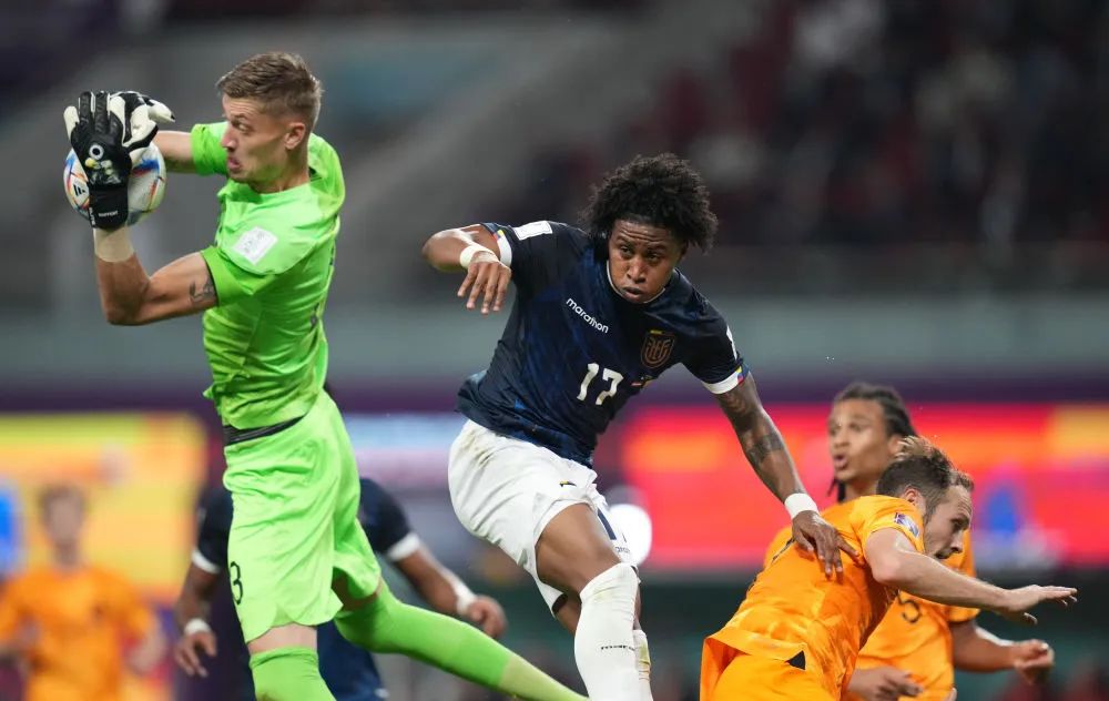 常年混迹于低级别联赛，他从未放弃，昨夜他一战成名