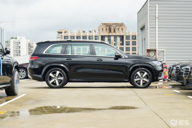 新款奔驰gls级上市增配涨价售1083万元起