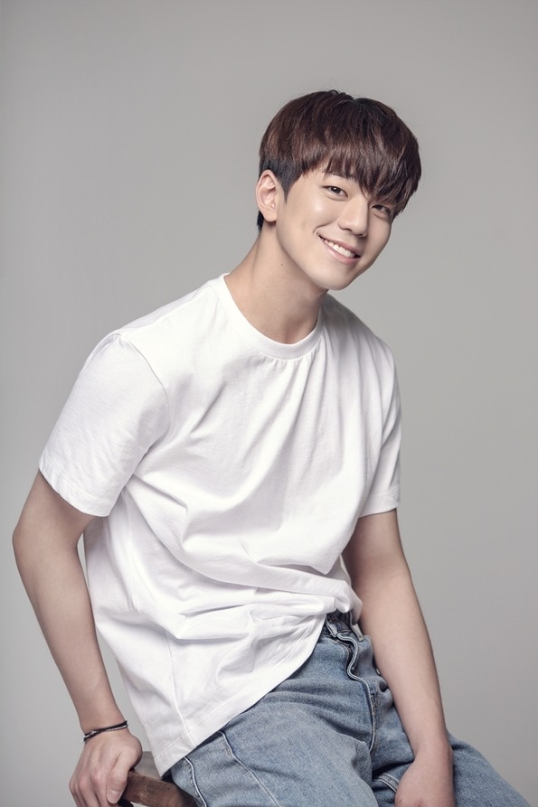 朴珍荣即将入伍|朴珍荣|金妍儿_新浪新闻