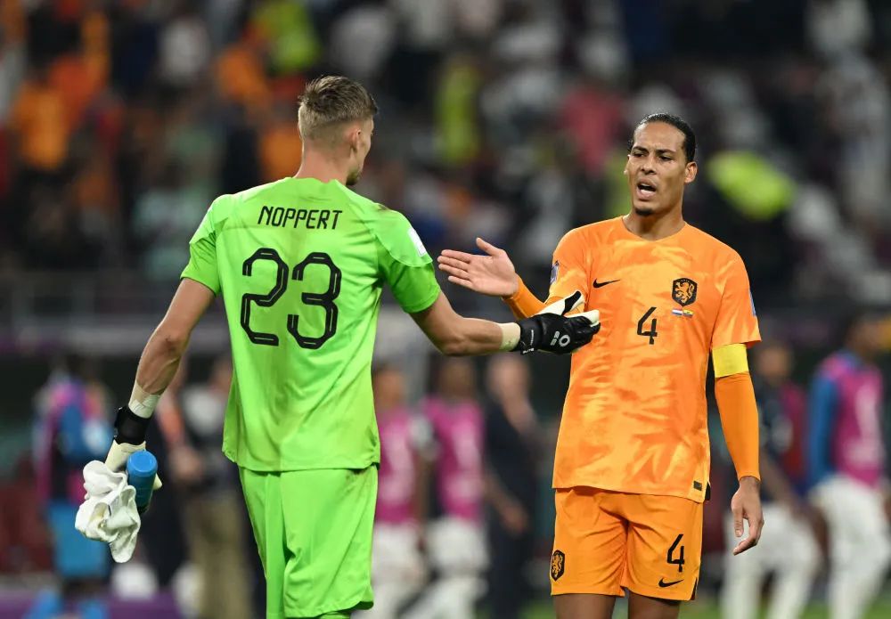 常年混迹于低级别联赛，他从未放弃，昨夜他一战成名