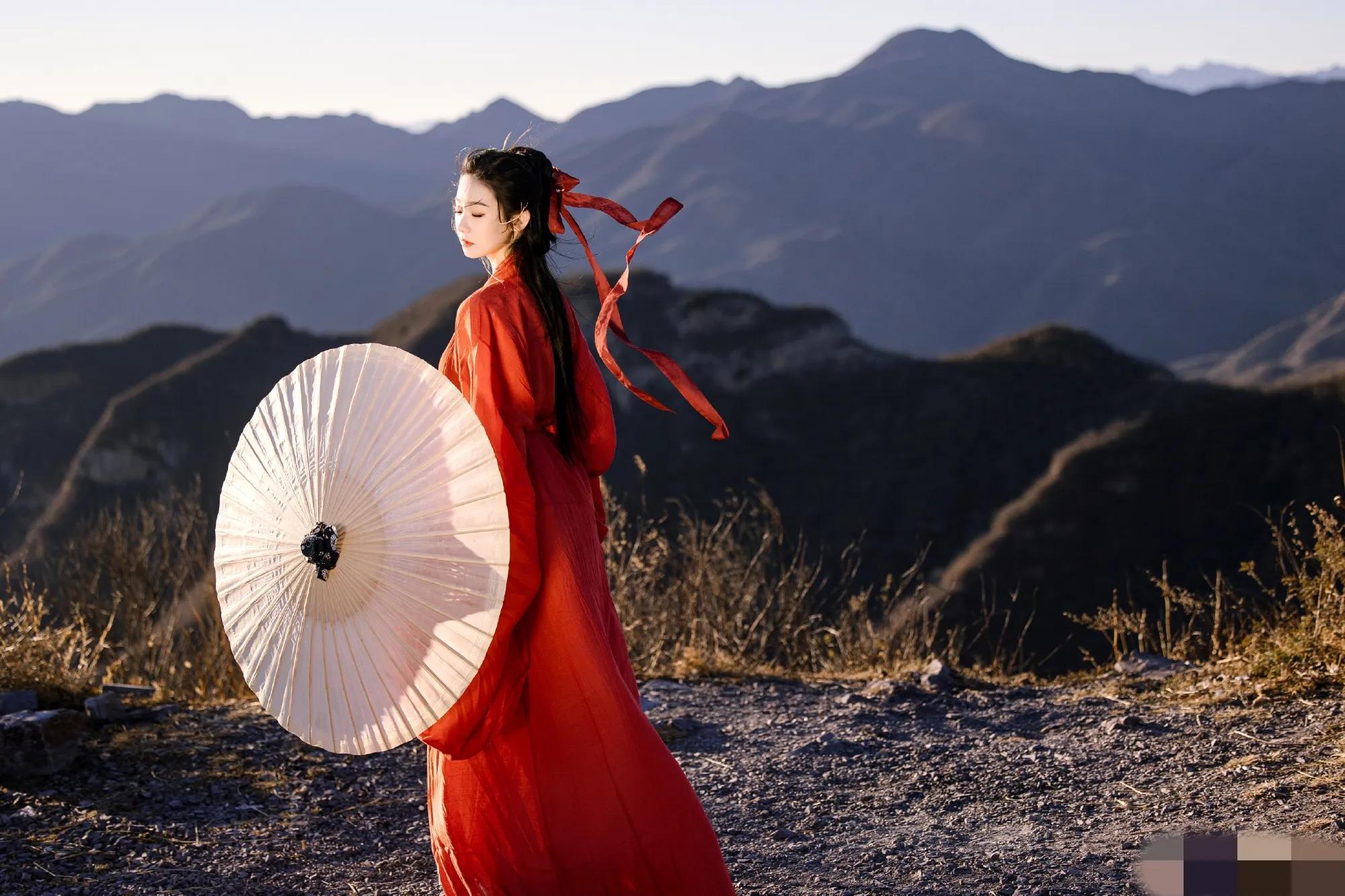 张艺凡红衣古风造型写真,清冷飘逸,灵动仙气__财经头条