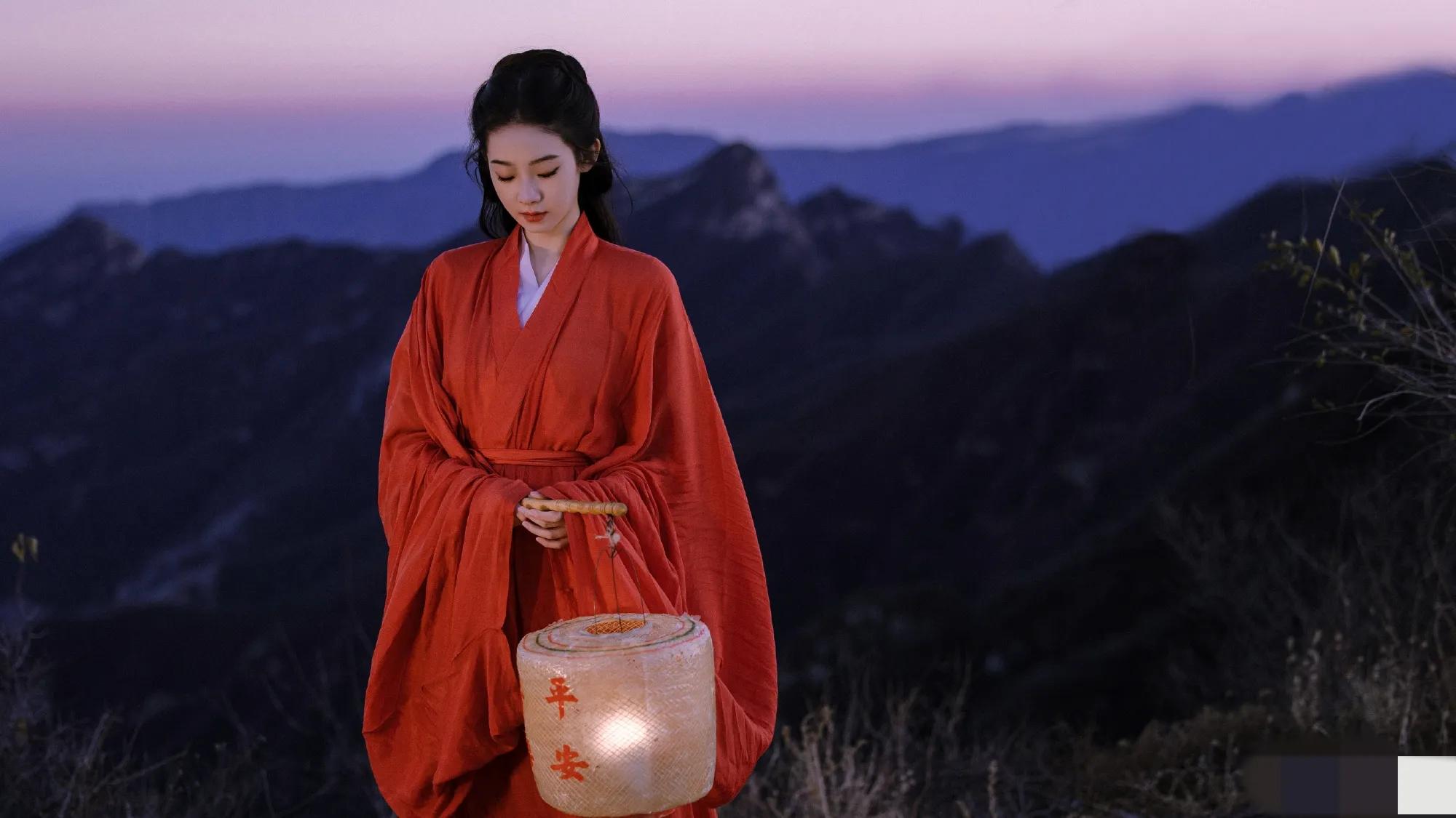 张艺凡红衣古风造型写真,清冷飘逸,灵动仙气__财经头条