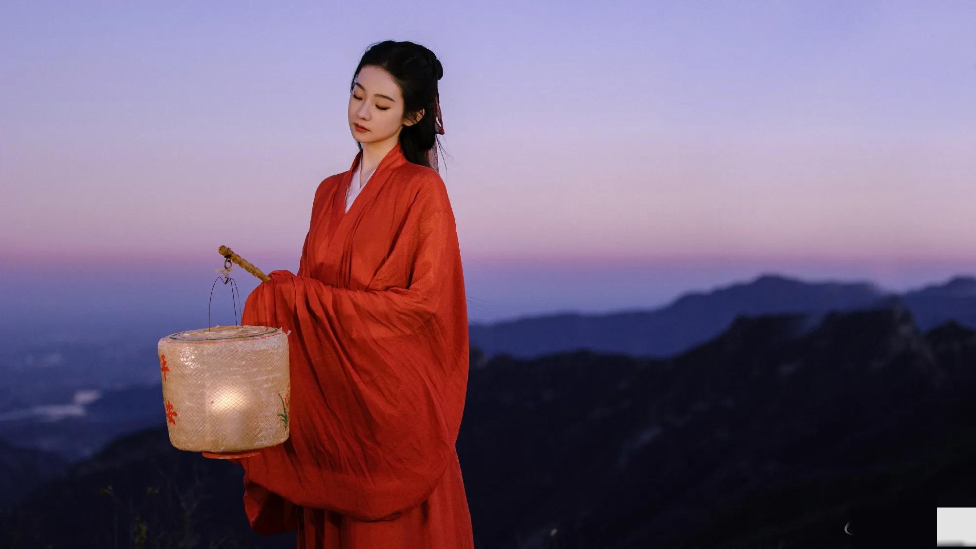 张艺凡红衣古风造型写真,清冷飘逸,灵动仙气__财经头条