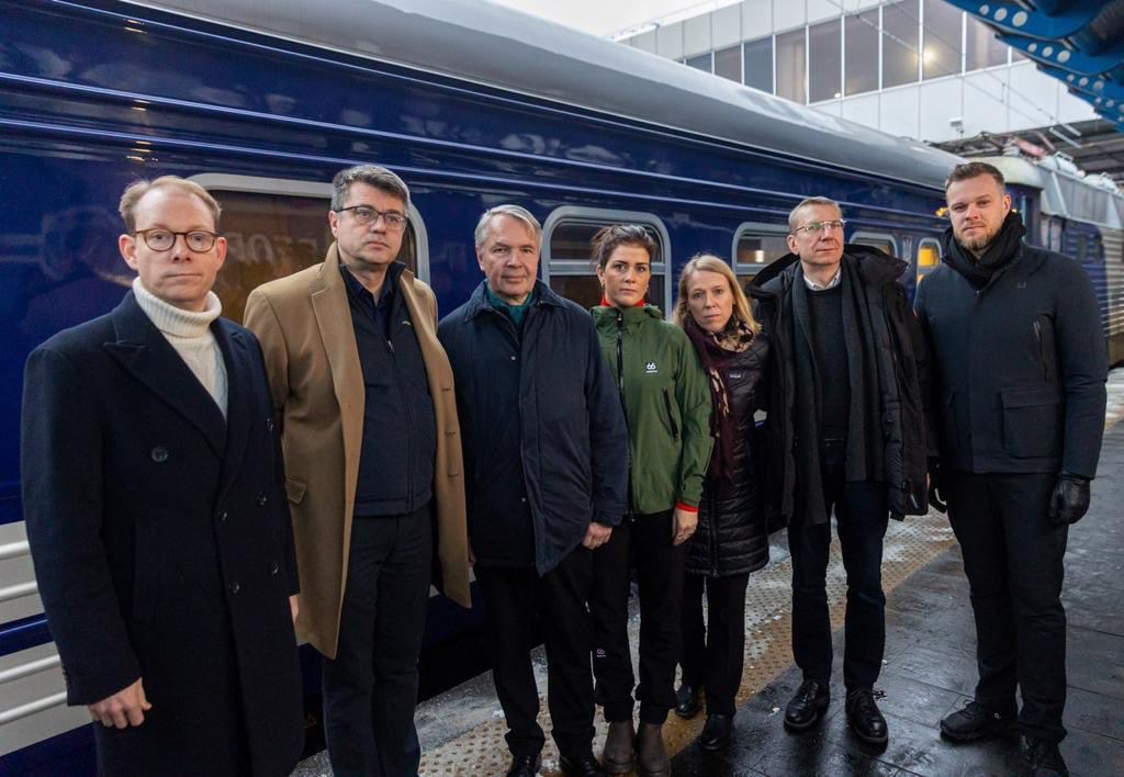 挪威、瑞典等七国外长抵达乌克兰首都基辅进行访问