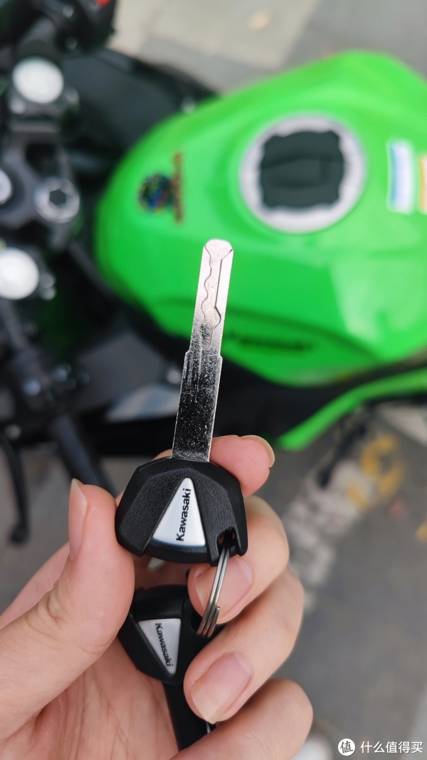2023款川崎ninja400开箱-新浪汽车