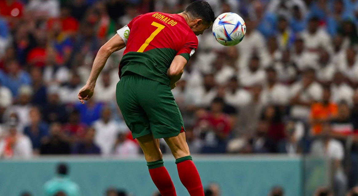 你没碰到球啊!C罗振臂怒吼庆祝头球破门 FIFA官网:进球者是B费