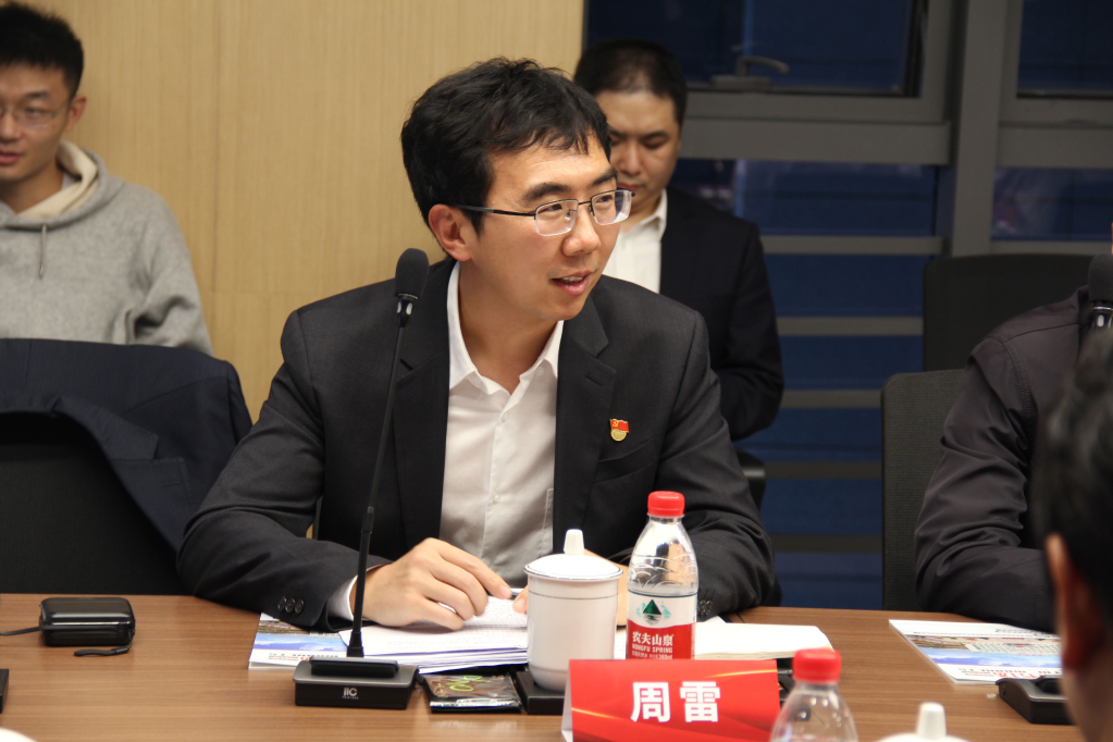 周雷在党的二十大代表基层宣讲会上发言.(杨雅淑 摄)