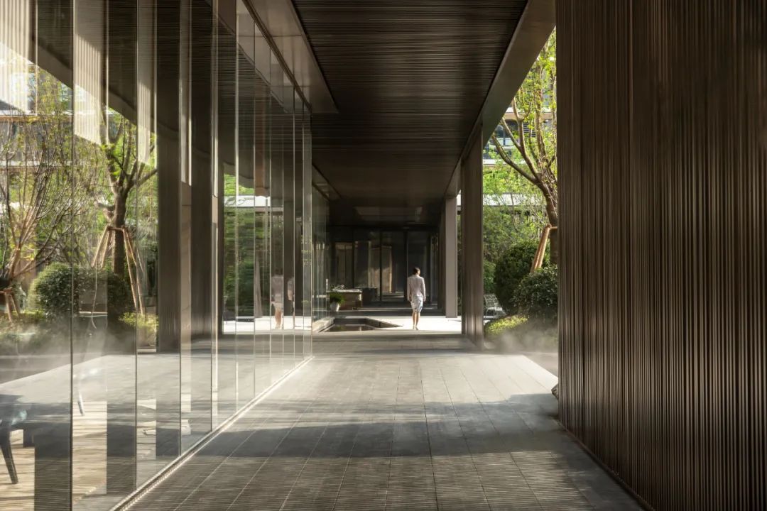 现在的豪宅都太卷了！休闲区蓝鸢梦想 - Www.slyday.coM