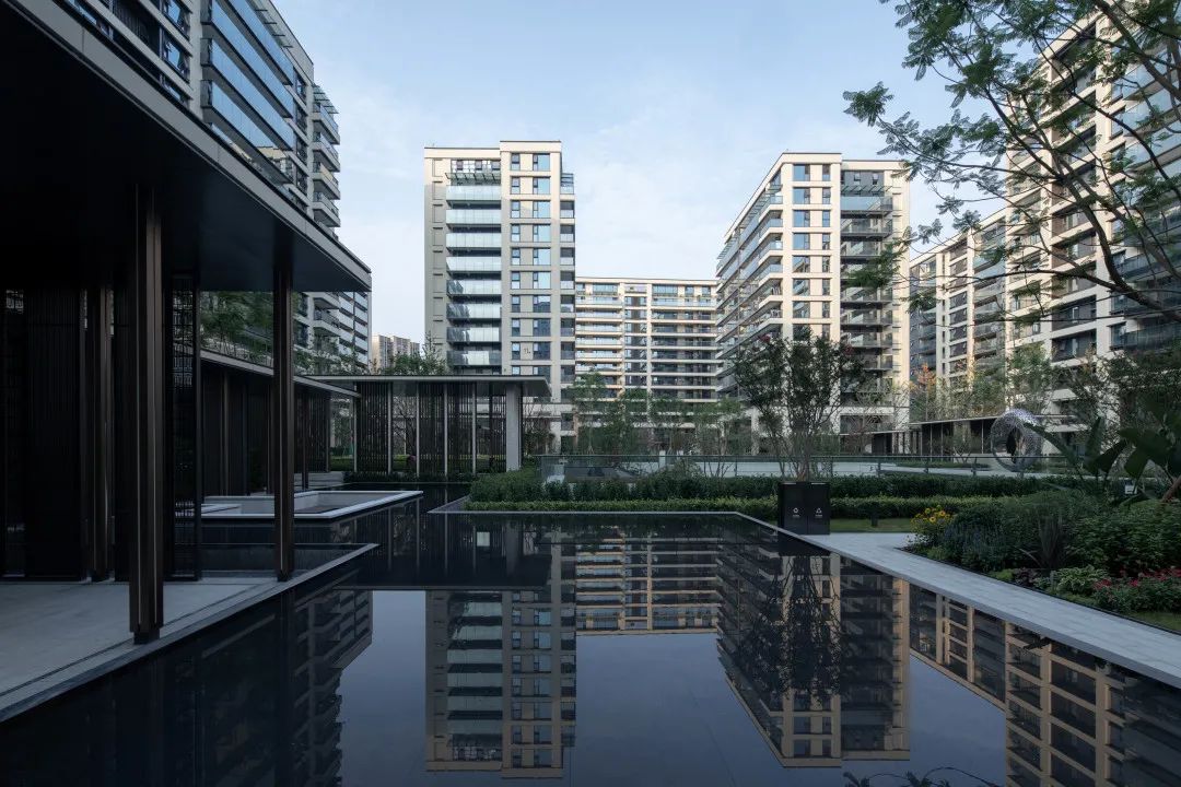 现在的豪宅都太卷了！休闲区蓝鸢梦想 - Www.slyday.coM