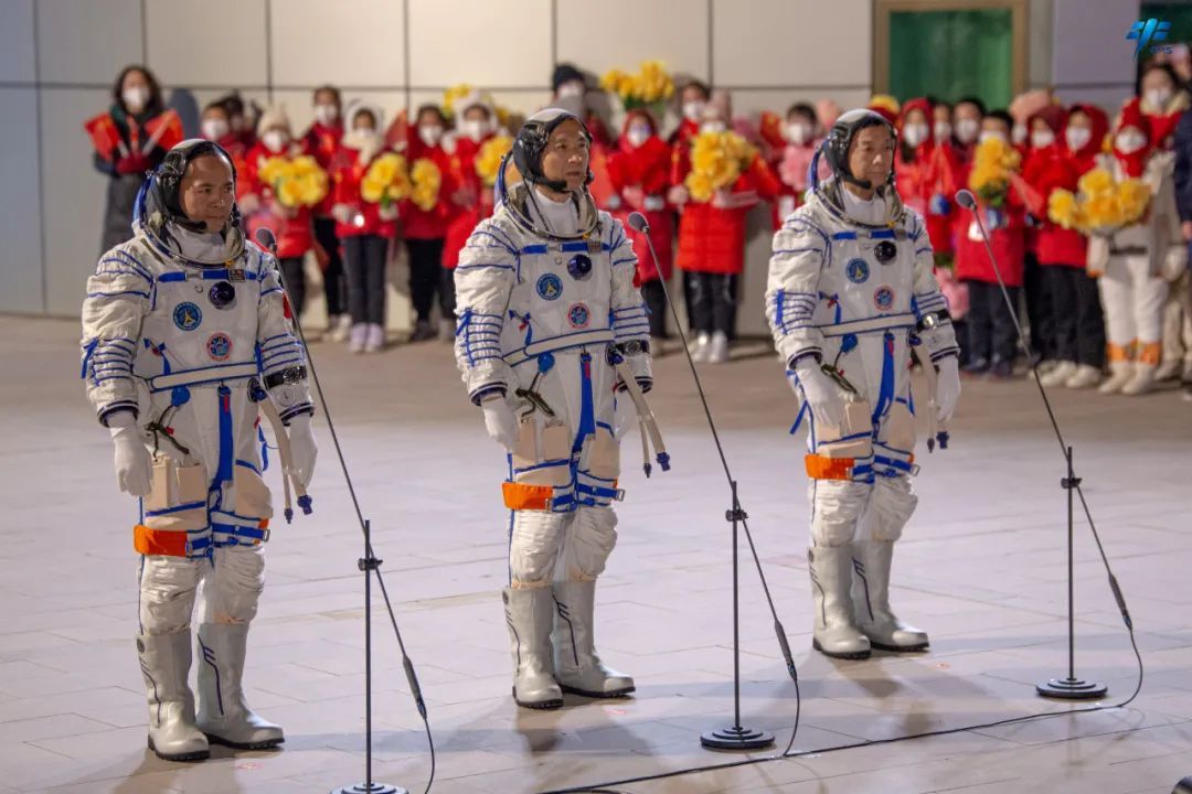 我国著名的航天员是