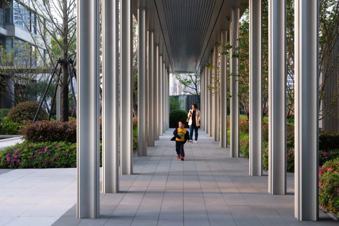 现在的豪宅都太卷了！休闲区蓝鸢梦想 - Www.slyday.coM