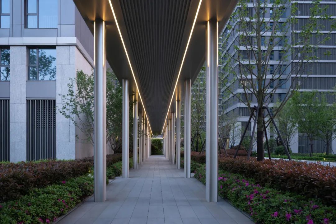 现在的豪宅都太卷了！休闲区蓝鸢梦想 - Www.slyday.coM