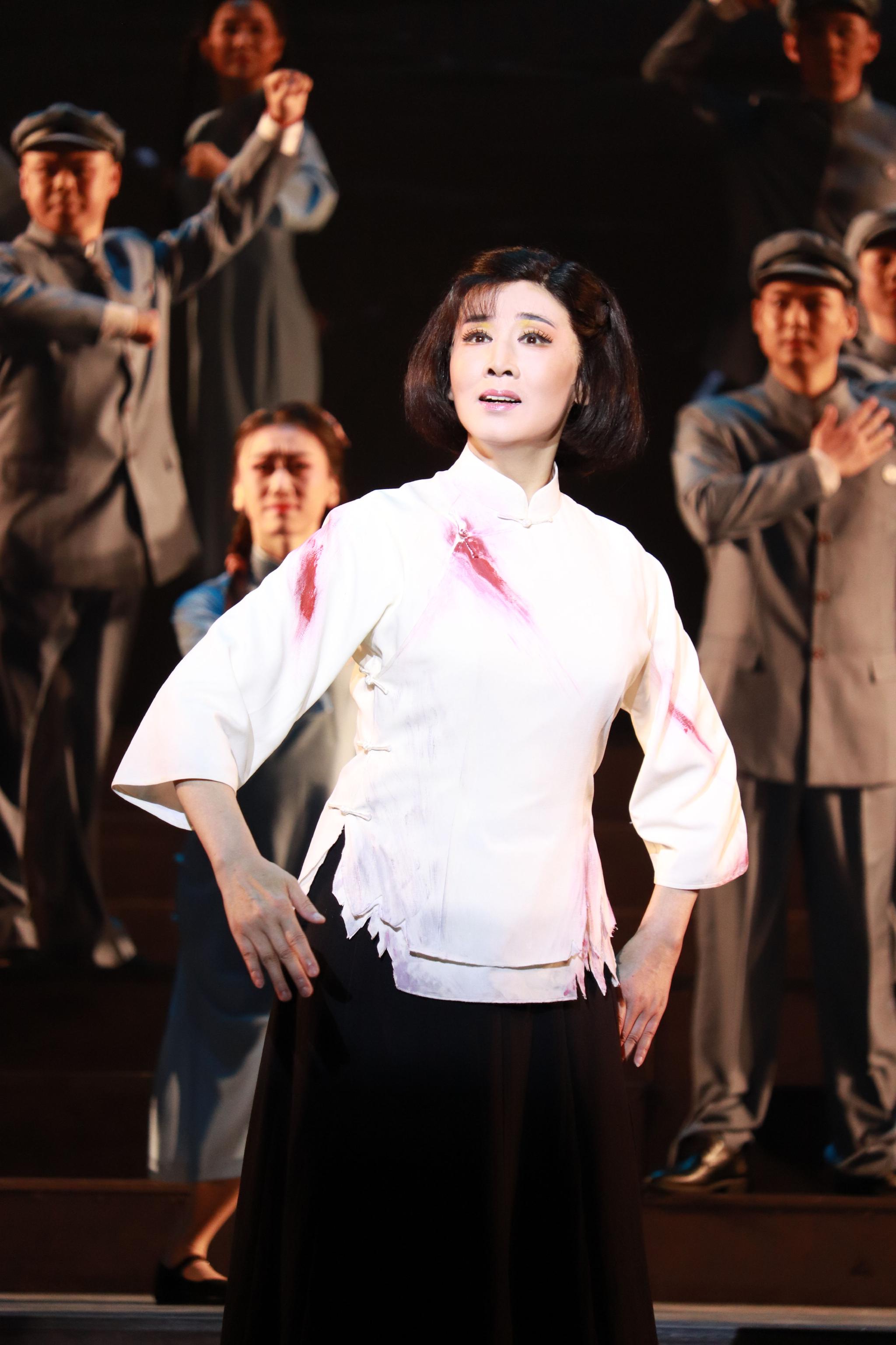 《不朽的骄杨》剧照,韩再芬饰29岁的杨开慧