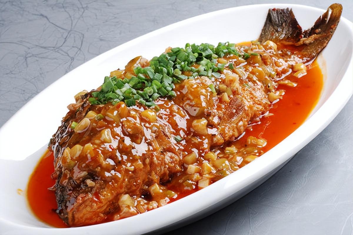 蒜椒红烧鲤鱼的做法!