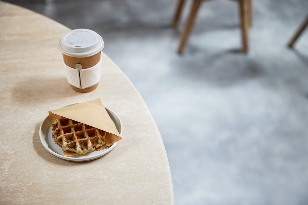 葱油华夫和油条 咖啡界爱上中式风味 咖啡 华夫 油条 新浪新闻