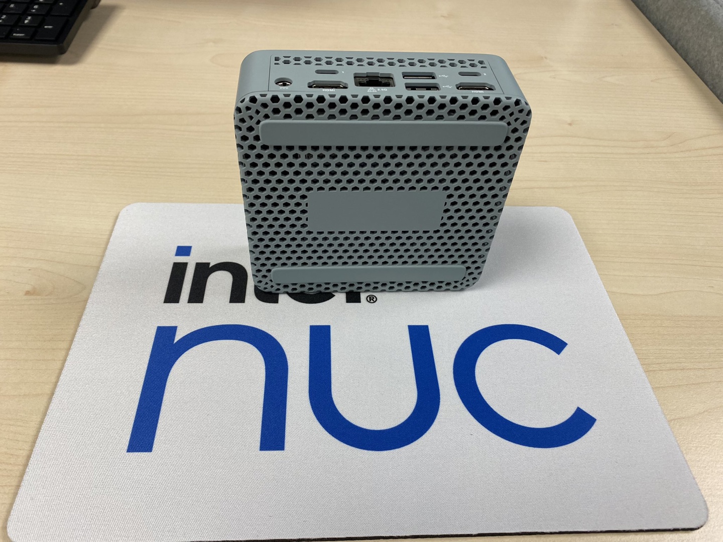 英特尔 NUC 13 Pro 迷你主机曝光,采用新外观设计__财经头条