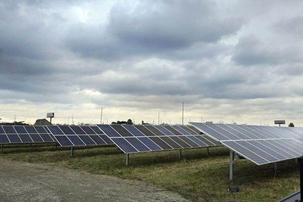 位于美国底特律的太阳能农场（美联社资料图片）