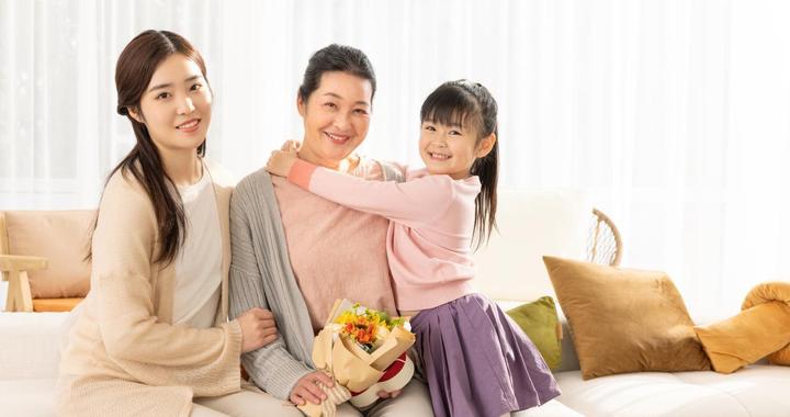 帮儿子带娃和帮女儿带娃，哪个更吃力不讨好？过来人的回答挺扎心|婆媳矛盾_新浪新闻