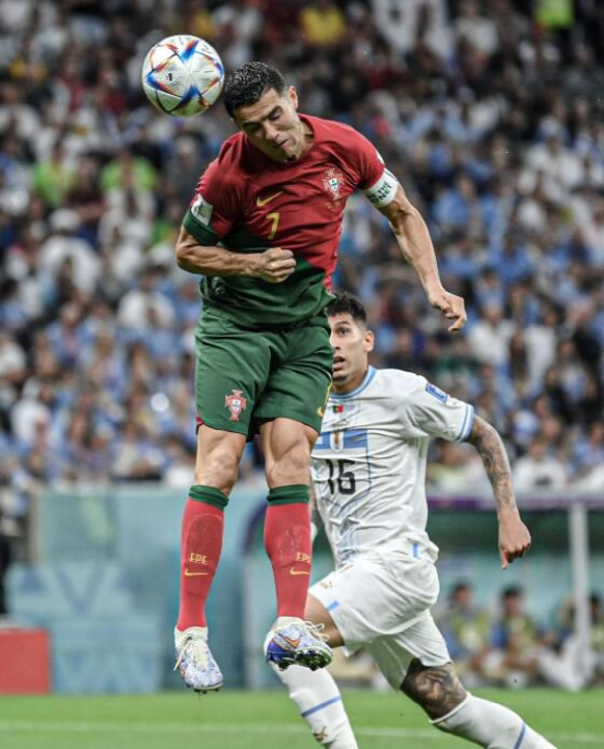 葡萄牙足协：C罗碰了