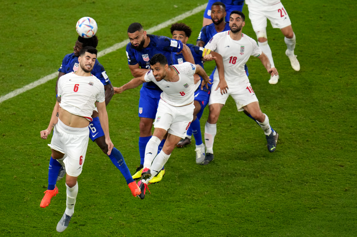 伊朗队无缘世界杯16强,可硬朗不止一面 | 新京报快评|美国队|足球