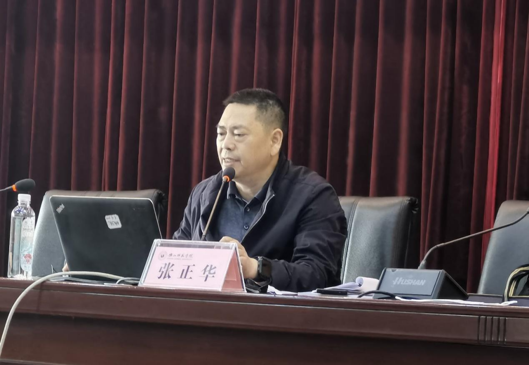 张正华副处长为"四川省蔡晓莉名师工作室"揭牌.