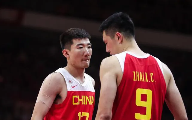 早上6点,中国男篮迎振奋喜讯:CBA劲旅官宣重要信息,球迷齐声叫好