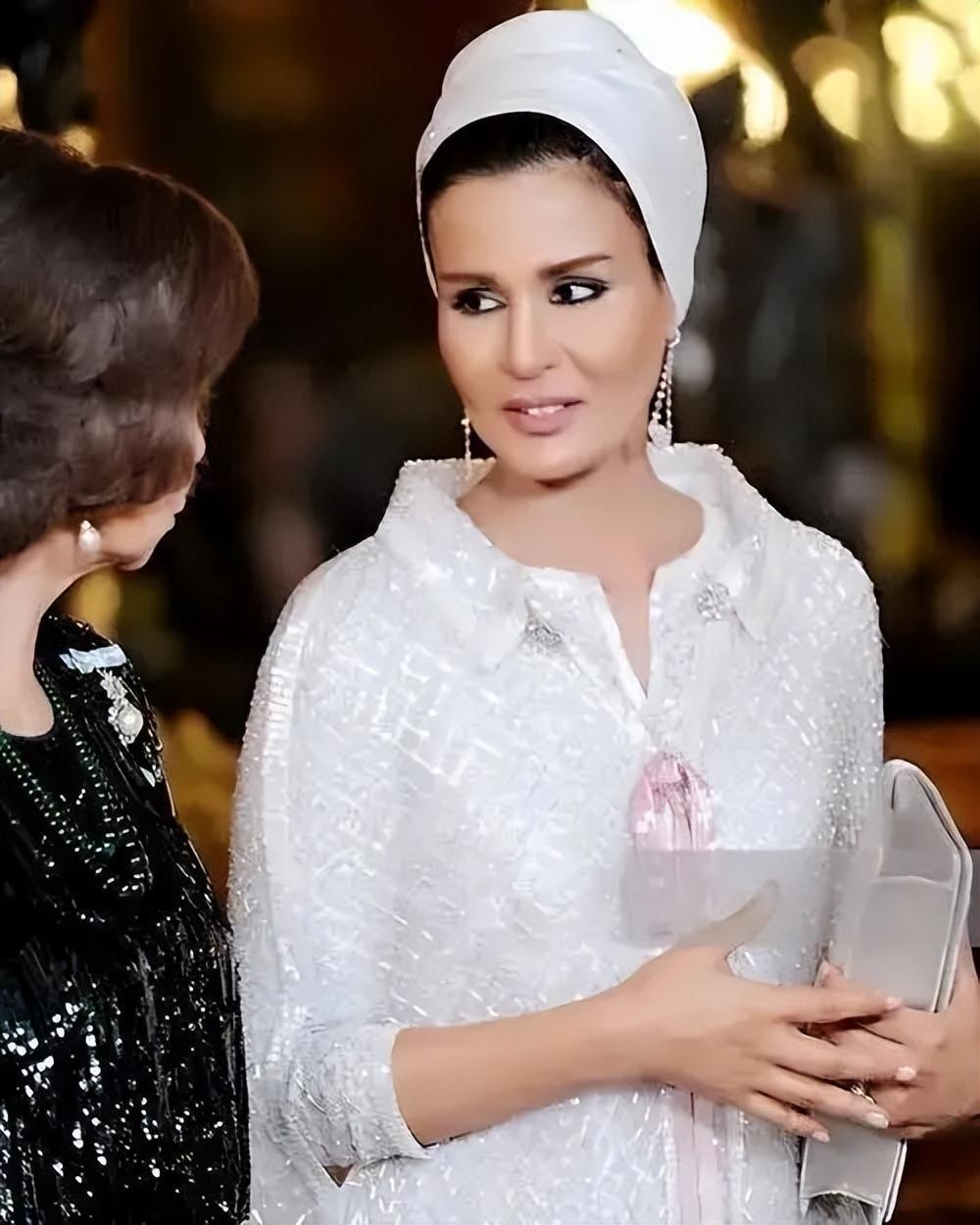 从罪犯之女到王后为复仇嫁仇人之子卡塔尔王后堪称中东甄嬛