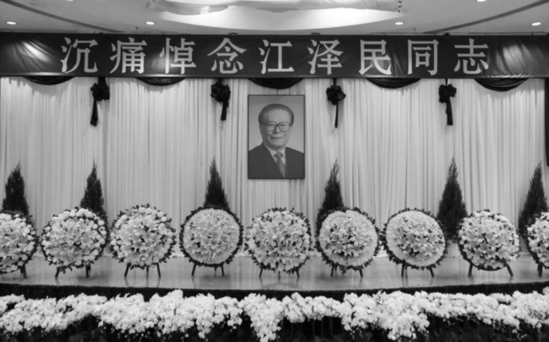 沉痛哀悼江泽民同志，香港中联办搭设治丧灵堂，李家超赴中联办悼念