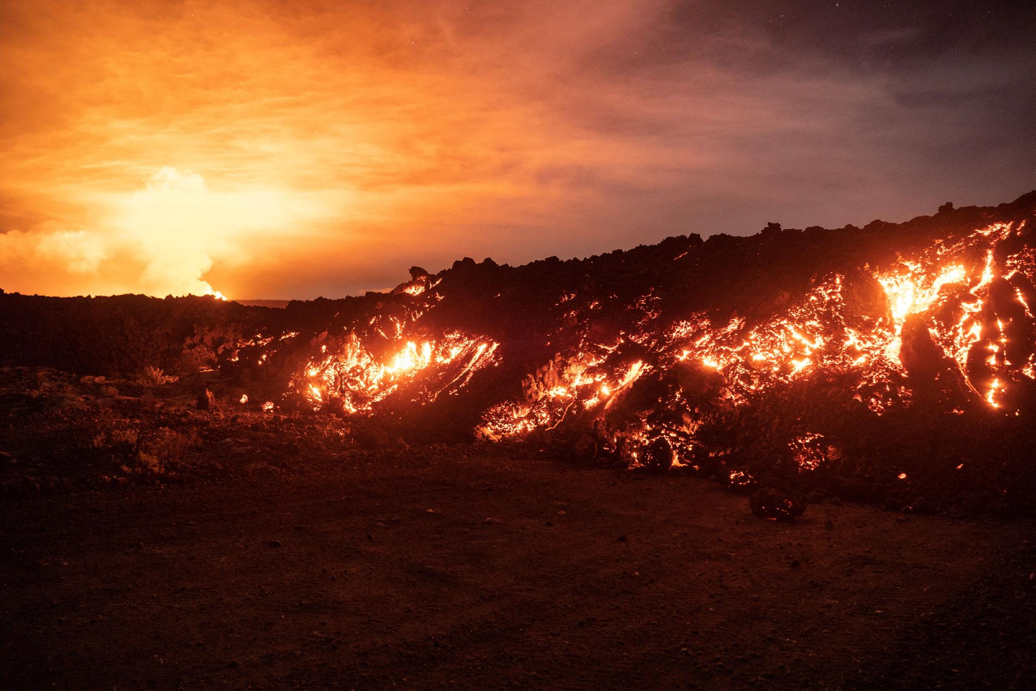 冒纳罗亚火山岩浆喷涌|新华社|火山喷发|美国_新浪新闻