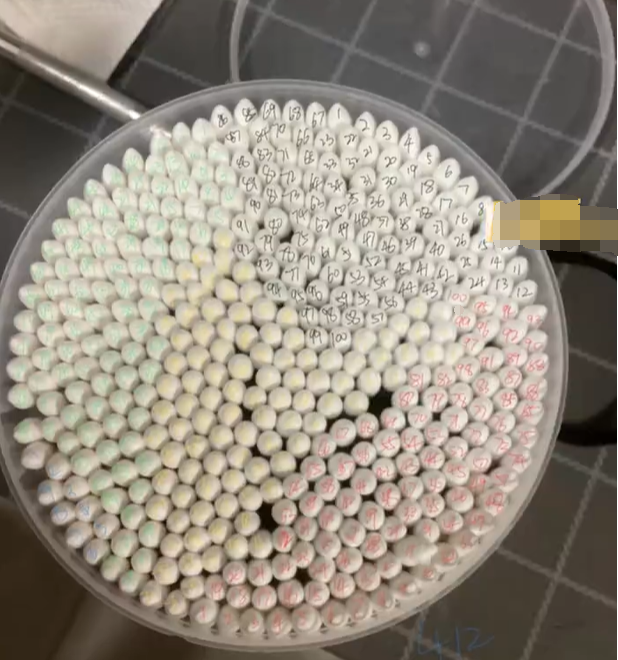 女生买500根一盒棉签数后少88根商家在赌买家不会查数量