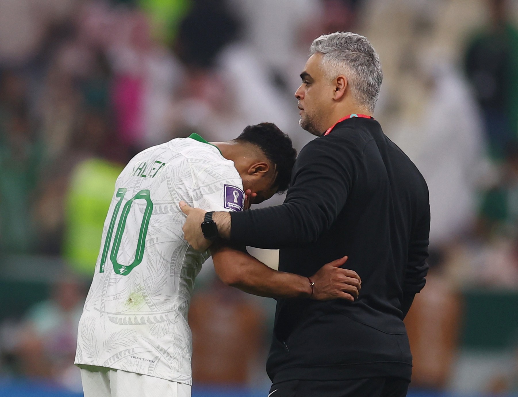 沙特球员赛后痛哭。