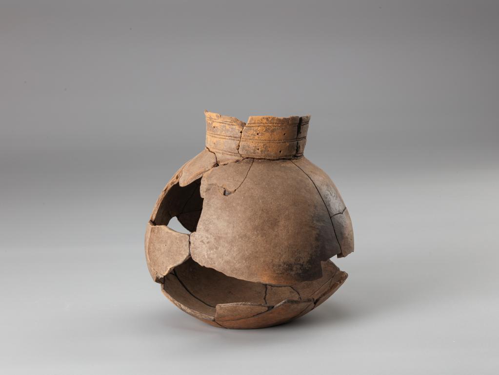 围子里遗址出土的陶罐.摄于2022年10月27日