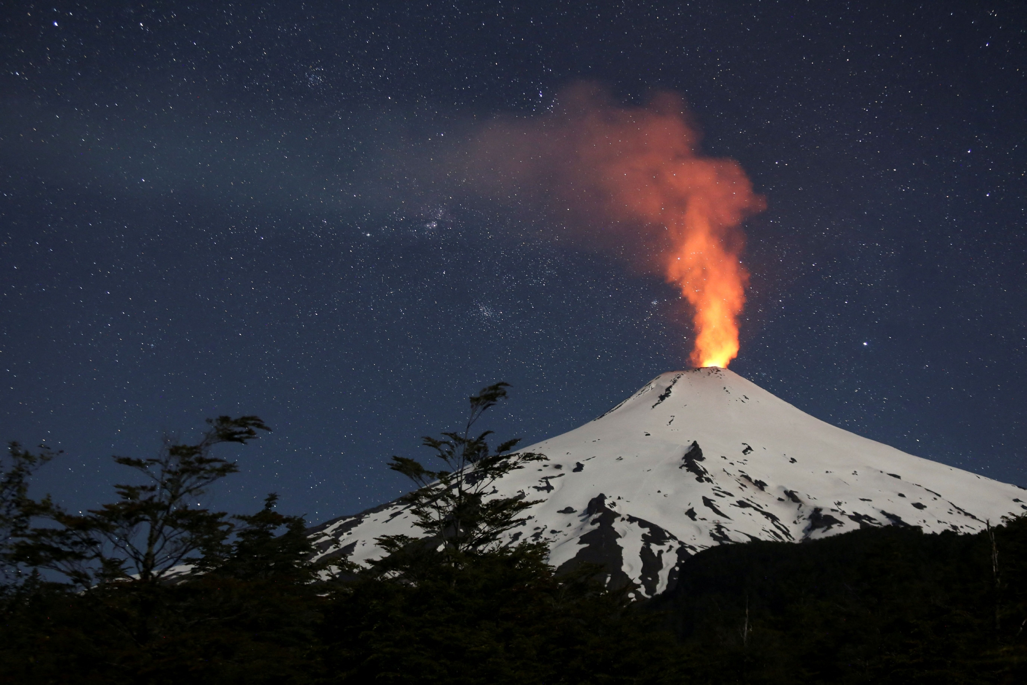 智利比亚里卡火山出现活动迹象|智利|里卡|新华社_新浪新闻