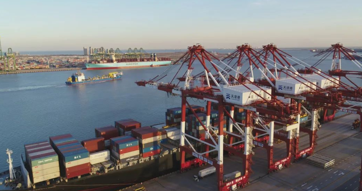 天津港北疆港区今年“抵港直装”作业量达40万箱