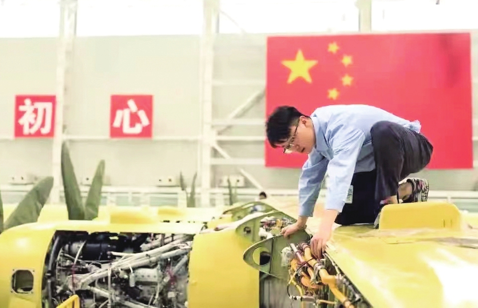 航空工业陕飞:精神在延续|罗阳|歼15|武器装备|飞机|无人机_新浪新闻