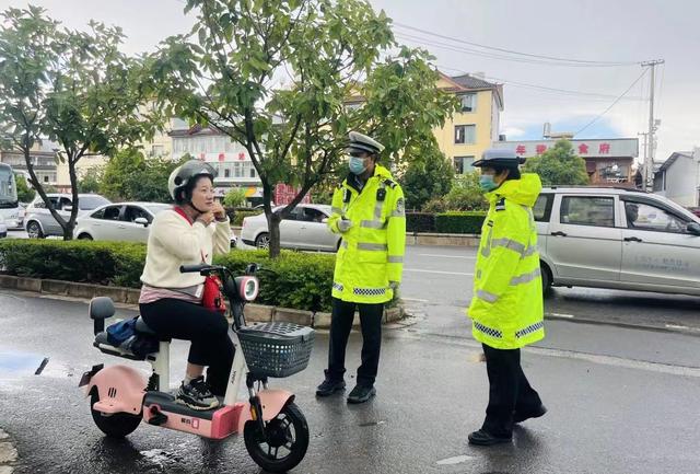 全国交通安全日：1—11月，丽江城区交警共查处交通违法行为173421起休闲区蓝鸢梦想 - Www.slyday.coM