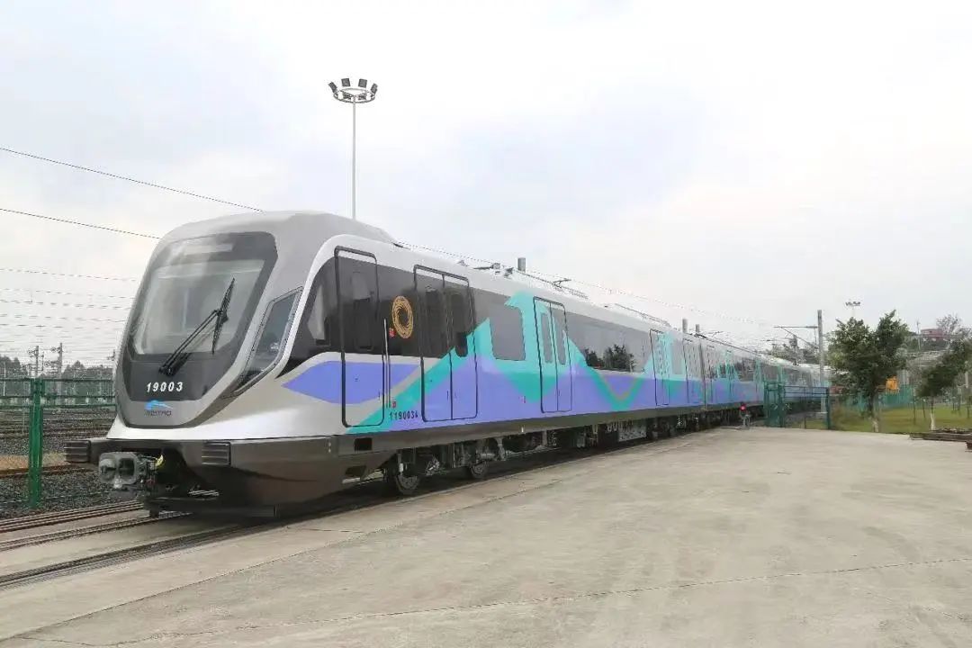时速160km/h市域4a型车率先示范 成都19号线二期首列车到段__财经头条