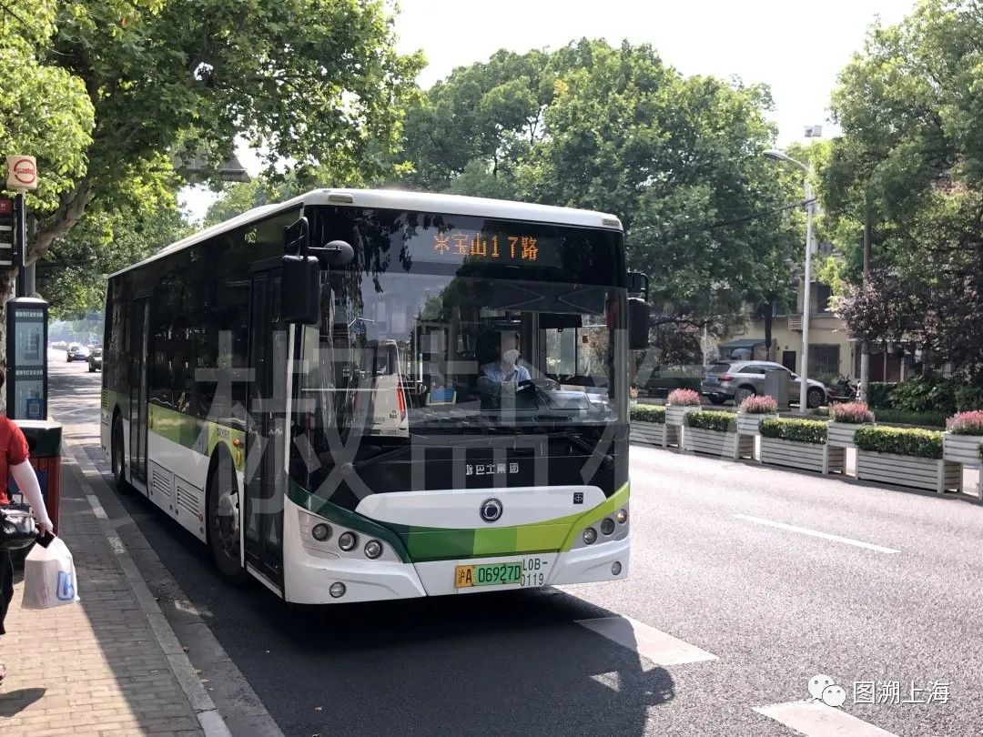 宝山17路slk6109ule0bevx(l0b)型客车,长江西路(张渊源 摄)