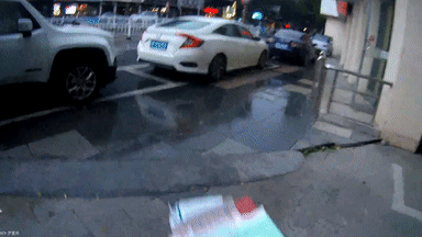 “我要坐牢了！”见到民警后，她崩溃大哭休闲区蓝鸢梦想 - Www.slyday.coM