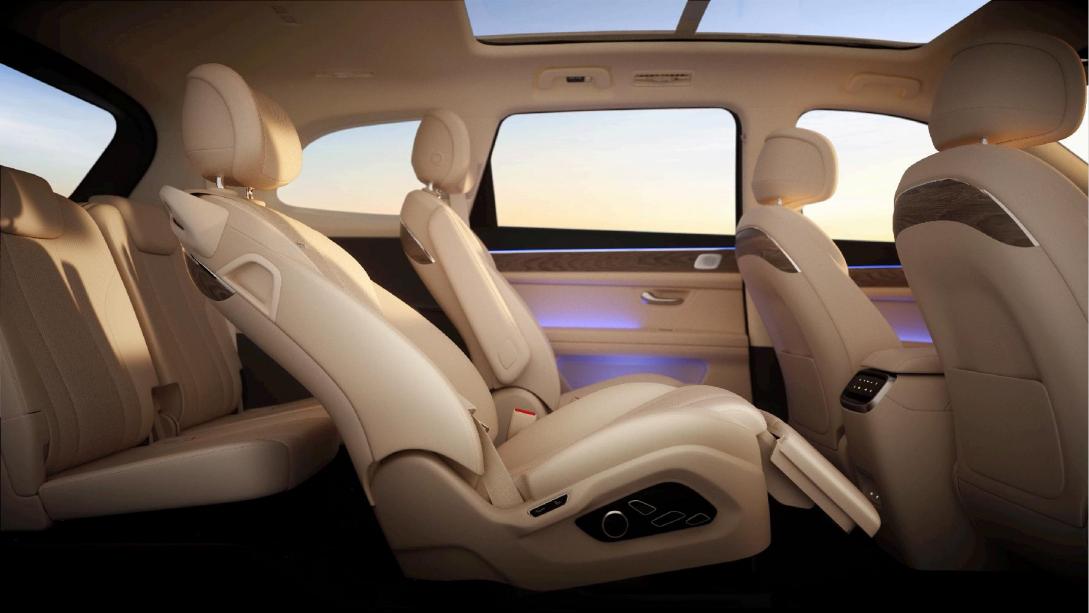 业界首款商用零重力座椅问界m7引领suv舒适空间新时代