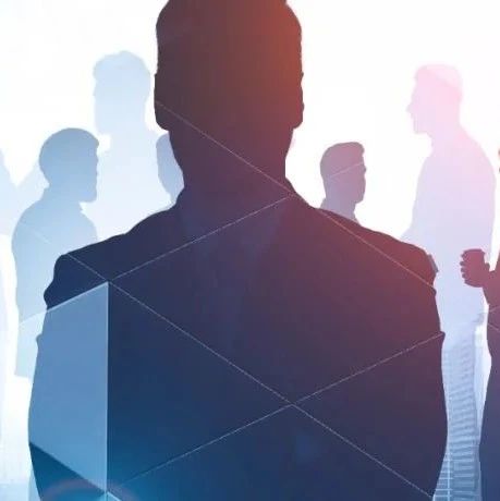 基金排位赛进入冲刺月，两大黑马杀出重围，"决赛圈"变数陡升