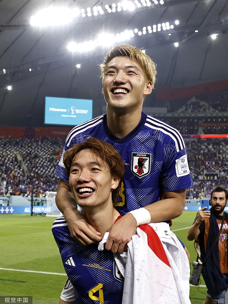 日本队小组第一晋级.南美之外,亚洲和非洲足球的发展显然滞后.