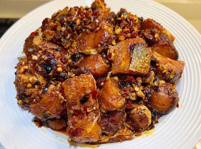 江西菜之香辣酒糟鱼,皮焦香肉入味,百吃不厌__财经头条